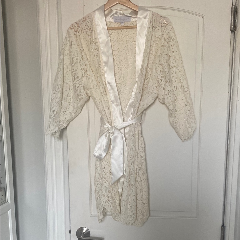 Elegant Cream Lace Robe